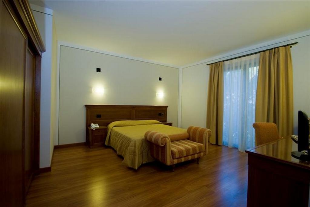 Vesta Domus Hotel Rome Exterior photo